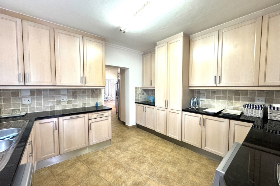 6 Bedroom Property for Sale in Myburgh Park Western Cape